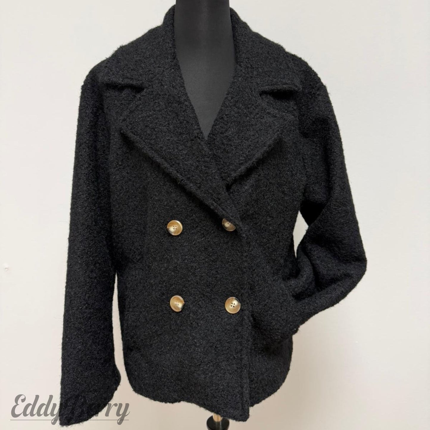 Bouclé-Jacke Schwarz – One Size (bis Gr. 46 tragbar) | MEETS Liveverkauf