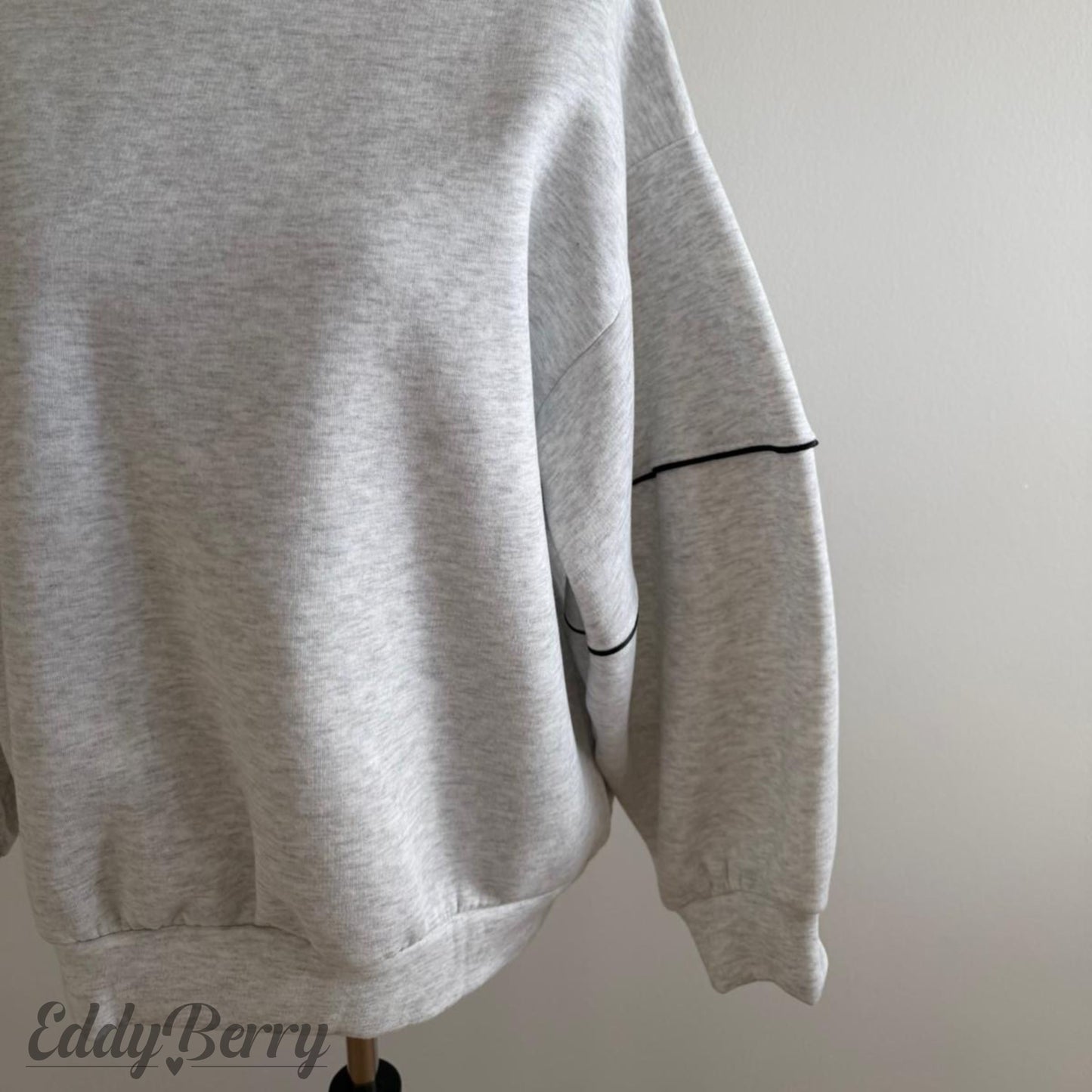 Oversize Sweater mit Ziernaht – One Size (bis Gr. 46 tragbar) | MEETS Liveverkauf