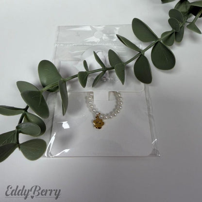 Elastischer Perlenring mit Kleeblatt Anhänger | MEETS Liveverkauf