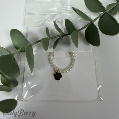 Elastischer Perlenring mit Kleeblatt Anhänger | MEETS Liveverkauf