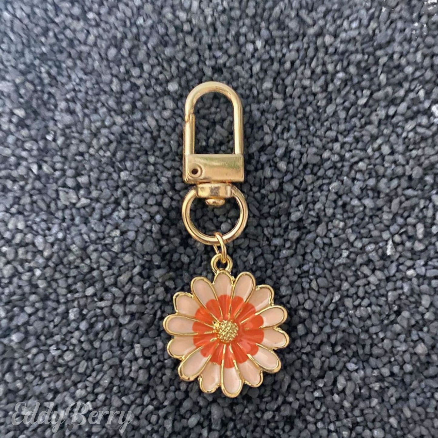 Blumenförmiger Schlüsselanhänger in Orange und Rosa