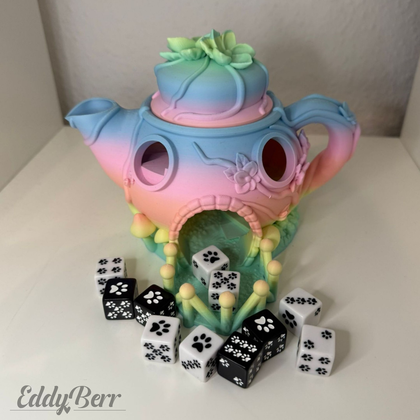 Schwarzer oder Weißer Spielwürfel mit Pfotenmotiv